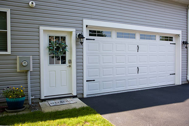 24/7 Emergency Garage Door Panel Replacement experts in Roseville, OH